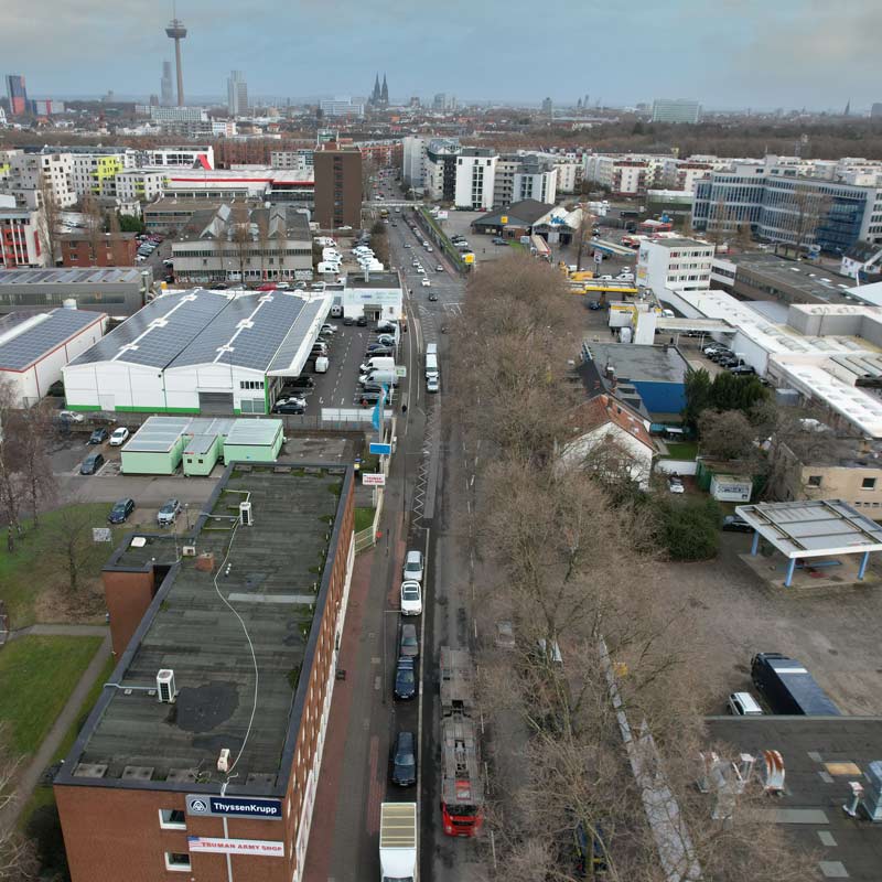 Zufahrt auf die Werbetafel Köln Widdersdorferstraße